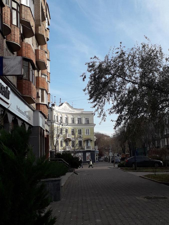 Апартаменты На Проспекте Почтовый Krivoy Rog Exterior foto