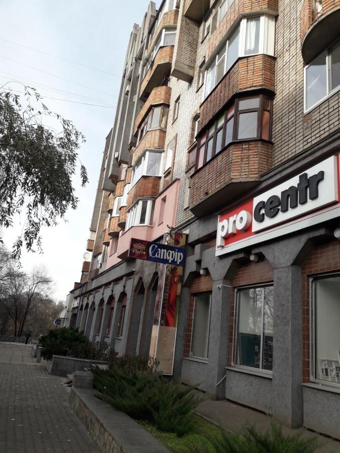 Апартаменты На Проспекте Почтовый Krivoy Rog Exterior foto